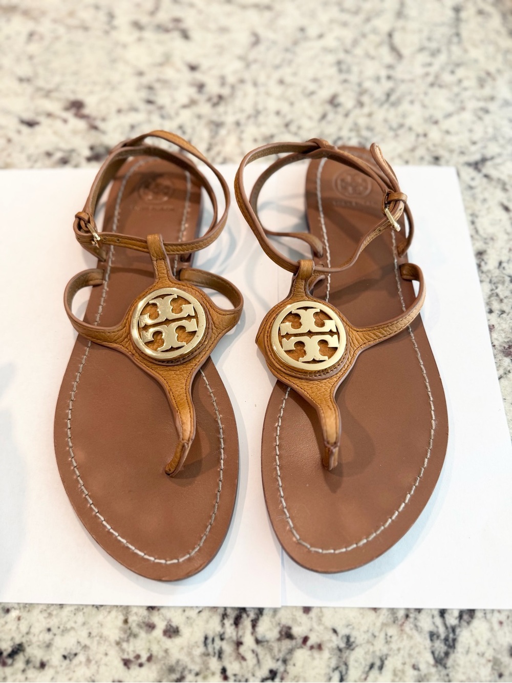 Tory Burch Tan Leather Thong Sandals with Gold Logo - Picture 1 of 5